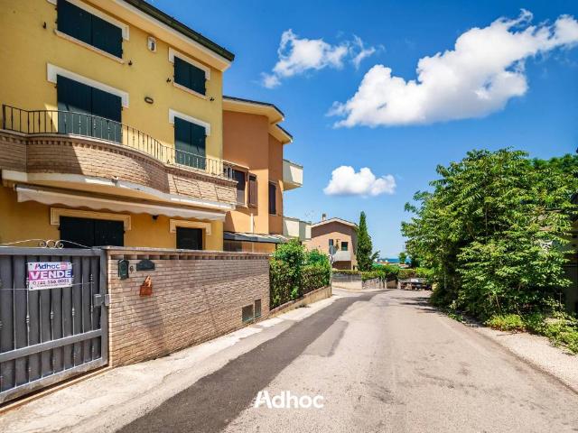 Casa indipendente in vendita a Fano PU