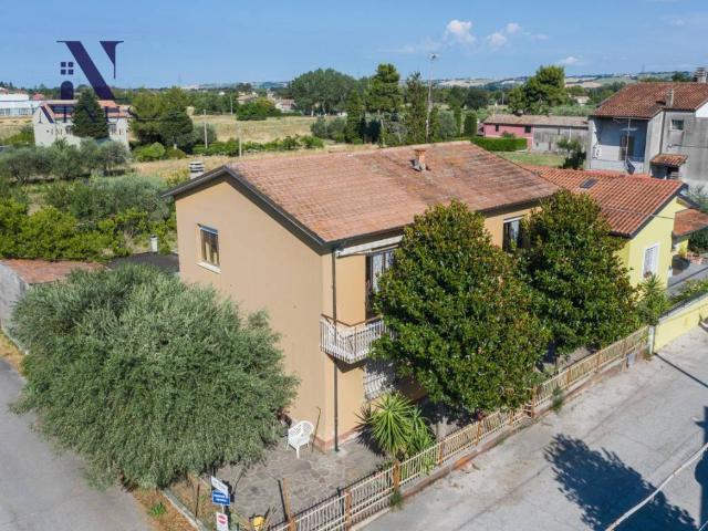 Casa indipendente in vendita a Fano PU