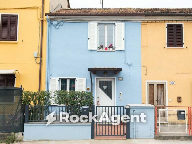 Casa indipendente in vendita a Fano PU