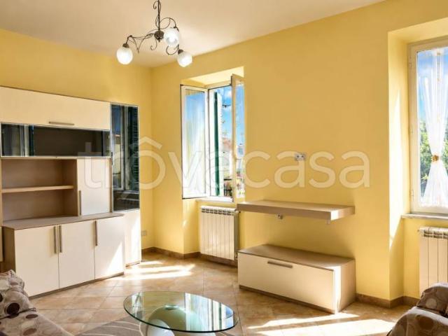 Casa indipendente in vendita a Fara in Sabina via Roma, 83, Canneto
