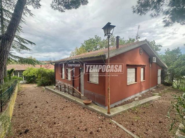 Casa indipendente in vendita a Fermo via Annibale Barca 5