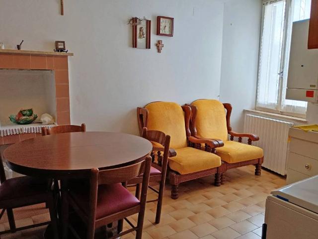 Casa indipendente in vendita a Fermignano PU