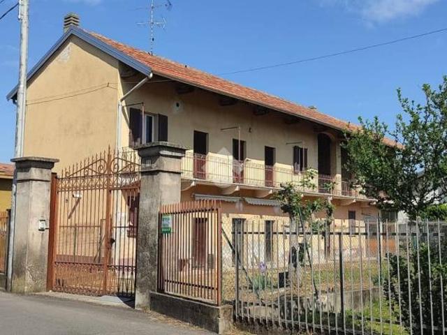 Casa indipendente in vendita a Ferno