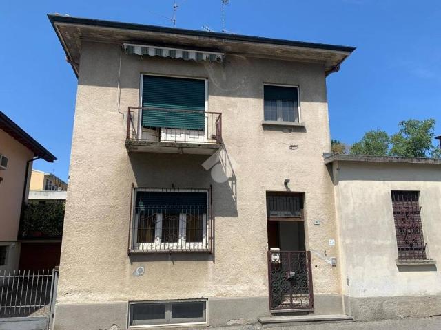 Casa indipendente in vendita a Ferno VA