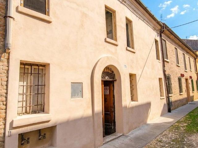 Casa indipendente in vendita a Ferrara, Centro storico