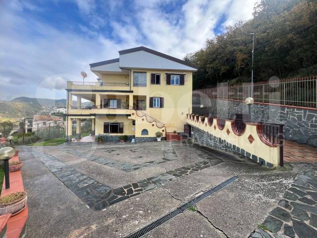 Casa indipendente in vendita a Fiumefreddo Bruzio