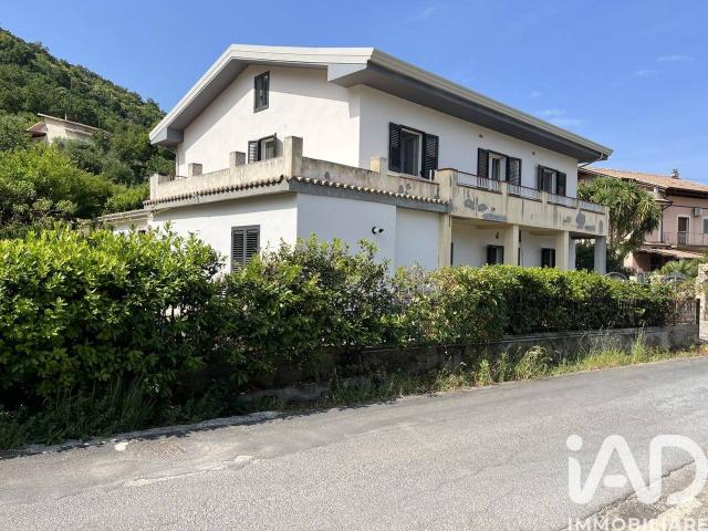 Casa indipendente in vendita a Fiumefreddo Bruzio