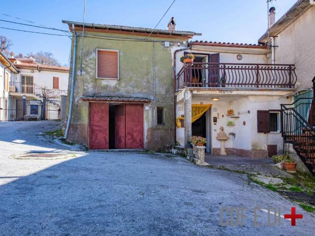 Casa indipendente in vendita a Fiamignano RI
