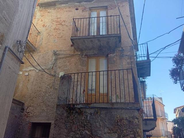 Casa indipendente in vendita a Ficarra ME