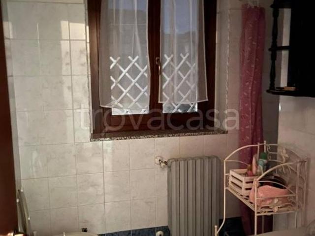 Casa indipendente in vendita a Figino Serenza via Roma