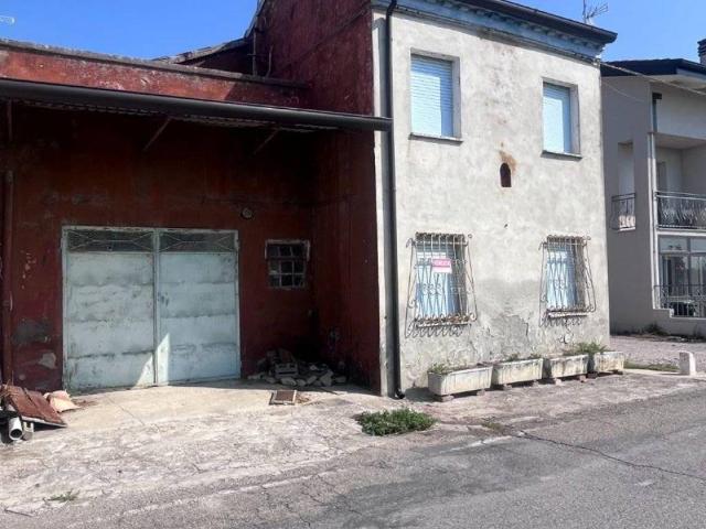 Casa indipendente in vendita a Finale Emilia MO