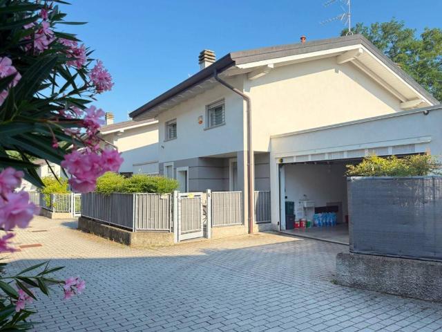 Casa indipendente in vendita a Fino Mornasco CO