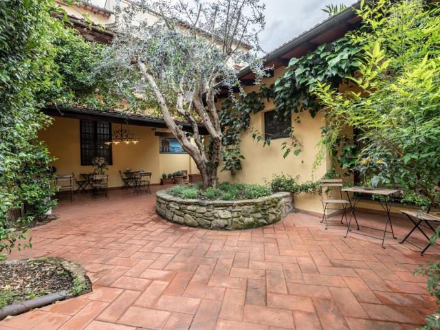 Casa indipendente in vendita a Firenze