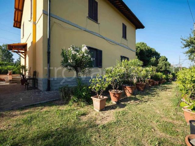 Casa indipendente in vendita a Firenze via Calderara, Novoli