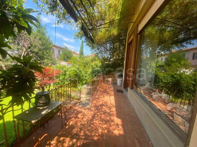 Casa indipendente in vendita a Firenze via Francesco Caracciolo, Cure
