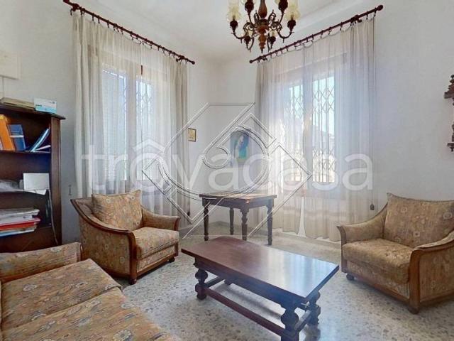 Casa indipendente in vendita a Firenze via Sestese, Castello