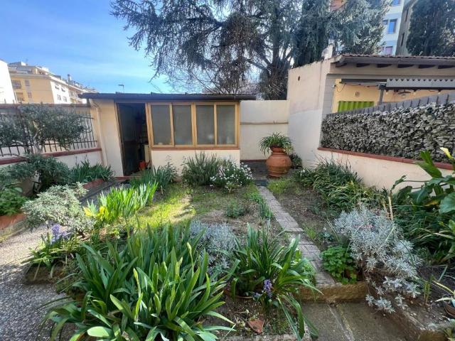Casa indipendente in vendita a Firenze FI