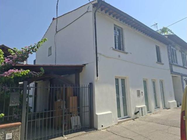 Casa indipendente in vendita a Firenze FI