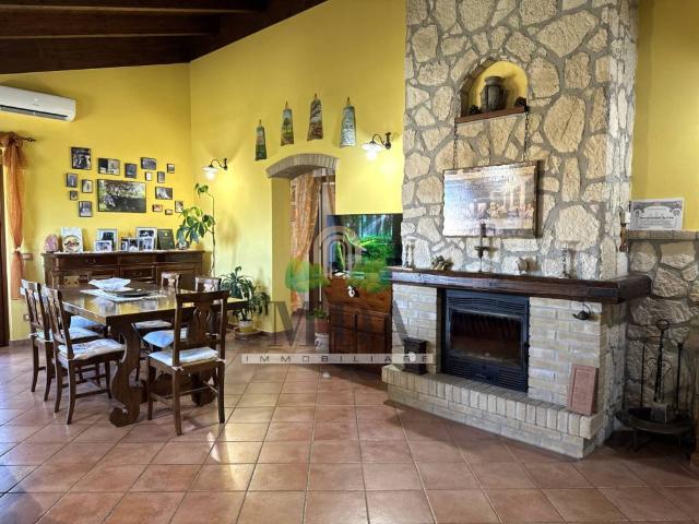 Casa indipendente in vendita a Floriano, Campli