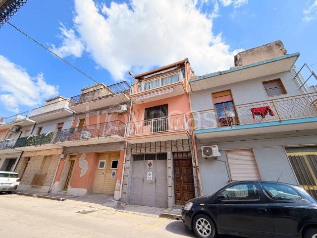 Casa indipendente in vendita a Floridia via Scilla