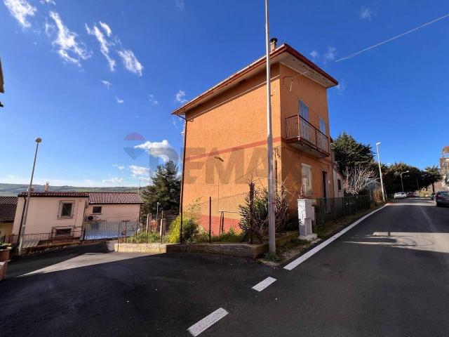 Casa indipendente in vendita a Fragneto Monforte