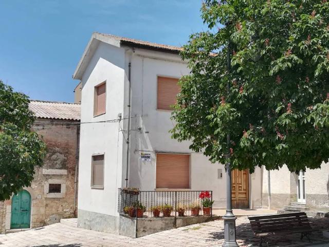 Casa indipendente in vendita a Fragneto Monforte BN