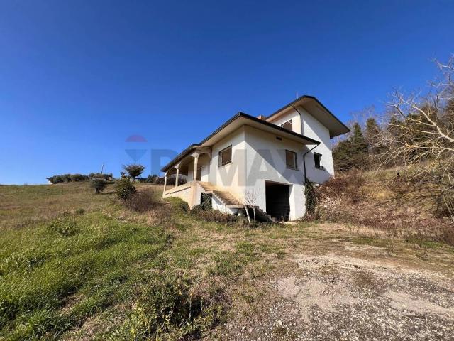 Casa indipendente in vendita a Fragneto Monforte BN