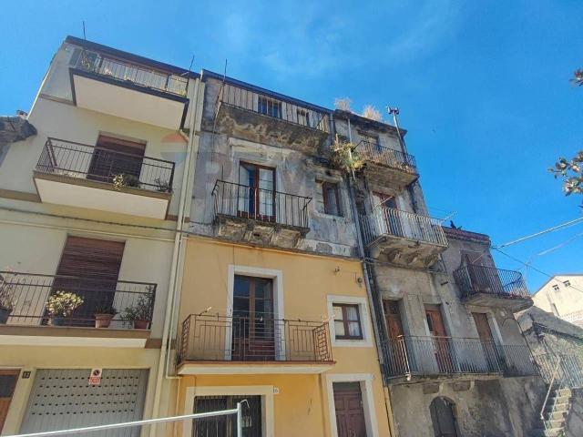 Casa indipendente in vendita a Francavilla Di Sicilia