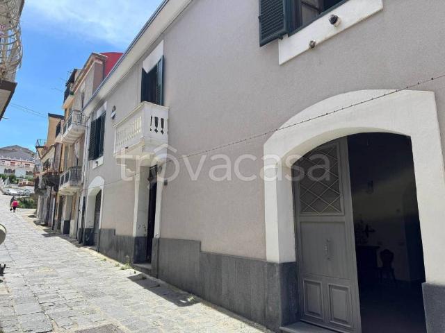 Casa indipendente in vendita a Francavilla di Sicilia via Visconte Ruffo, 31
