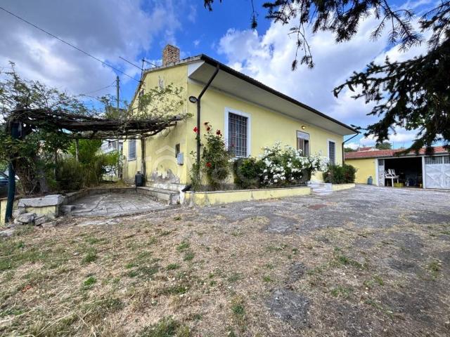 Casa indipendente in vendita a Frigento via Mattine, 29