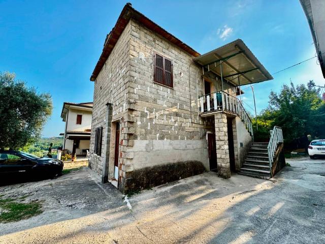 Casa indipendente in vendita a Frosinone FR