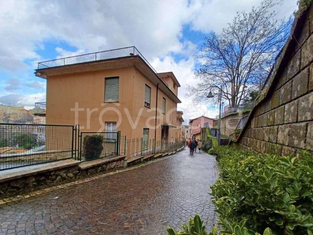 Casa indipendente in vendita a Frosinone via Colle San Pietro, Centro città