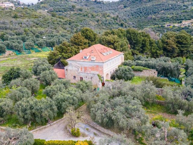 Casa indipendente in vendita a Imperia