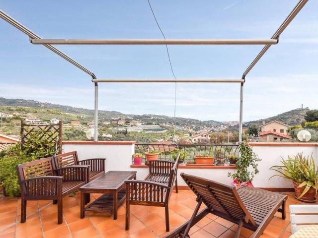 Casa indipendente in vendita a Imperia IM