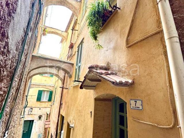 Casa indipendente in vendita a Imperia, Porto Maurizio