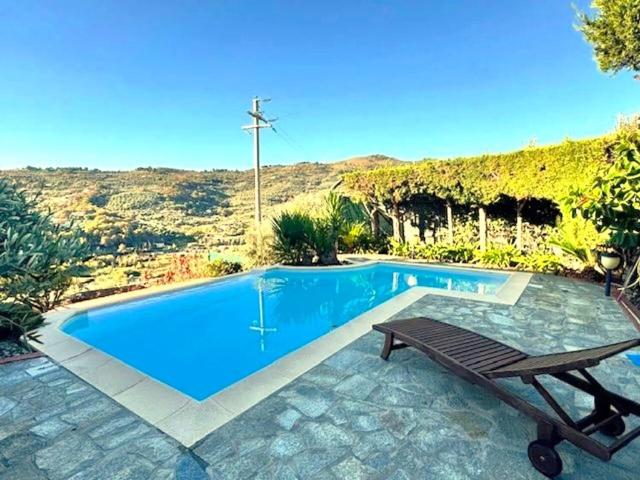 Casa indipendente in vendita a Imperia strada Colla