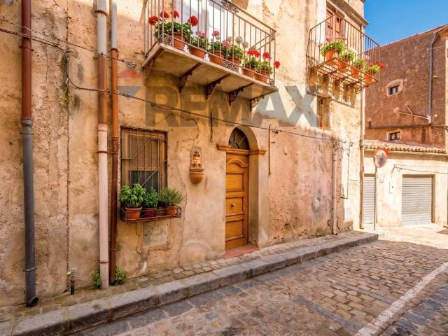 Casa indipendente in vendita a Isnello PA