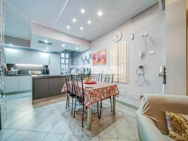 Casa indipendente in vendita a Jerago Con Orago