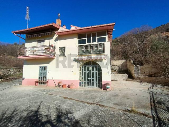 Casa indipendente in vendita a Ofena AQ