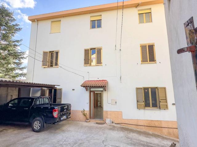 Casa Indipendente in vendita a Oliena
