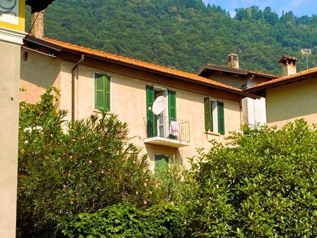 Casa indipendente in vendita a Oliveto Lario LC