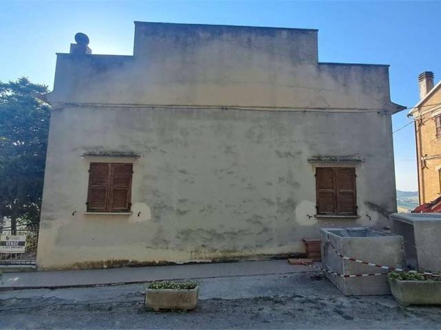 Casa indipendente in vendita a Ostra Vetere AN
