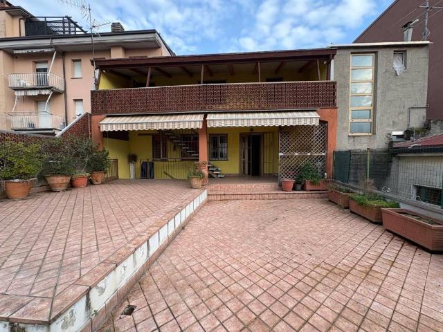 Casa indipendente in vendita a Osio Sotto BG