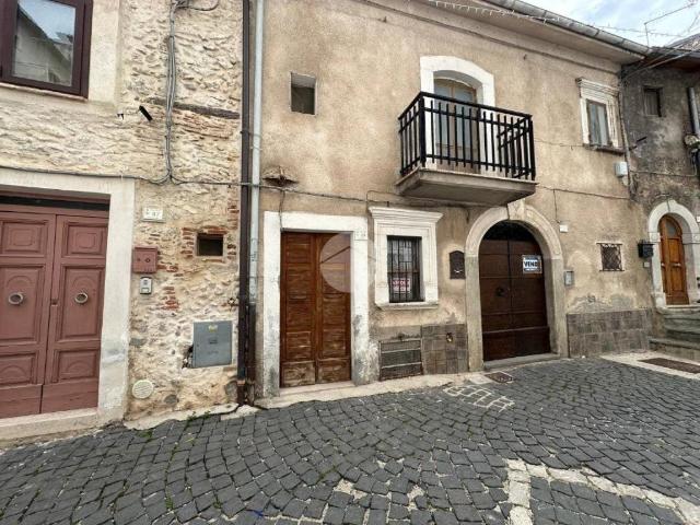 Casa indipendente in vendita a Ovindoli AQ