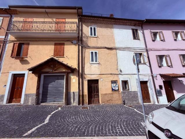 Casa indipendente in vendita a Ovindoli AQ