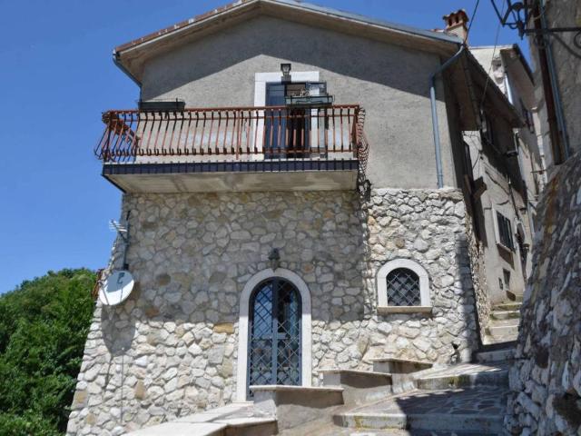 Casa indipendente in vendita a Ovindoli AQ