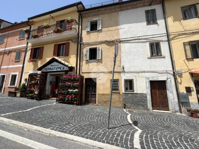 Casa indipendente in vendita a Ovindoli AQ