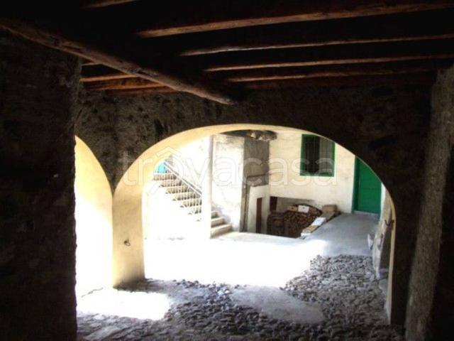 Casa indipendente in vendita a Lozio via Adua