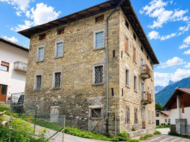 Casa indipendente in vendita a Lozzo di Cadore BL