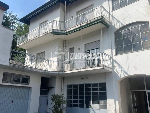 Casa indipendente in vendita a Lomazzo CO